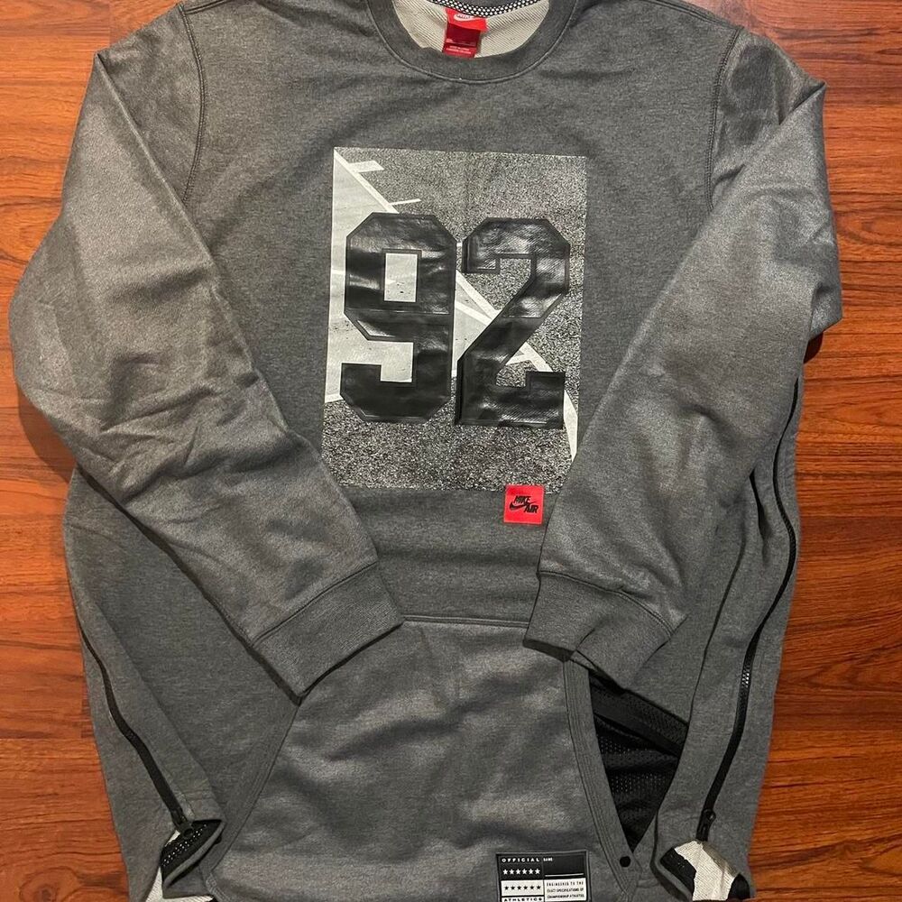 Nike Men's Grey Sweatshirt